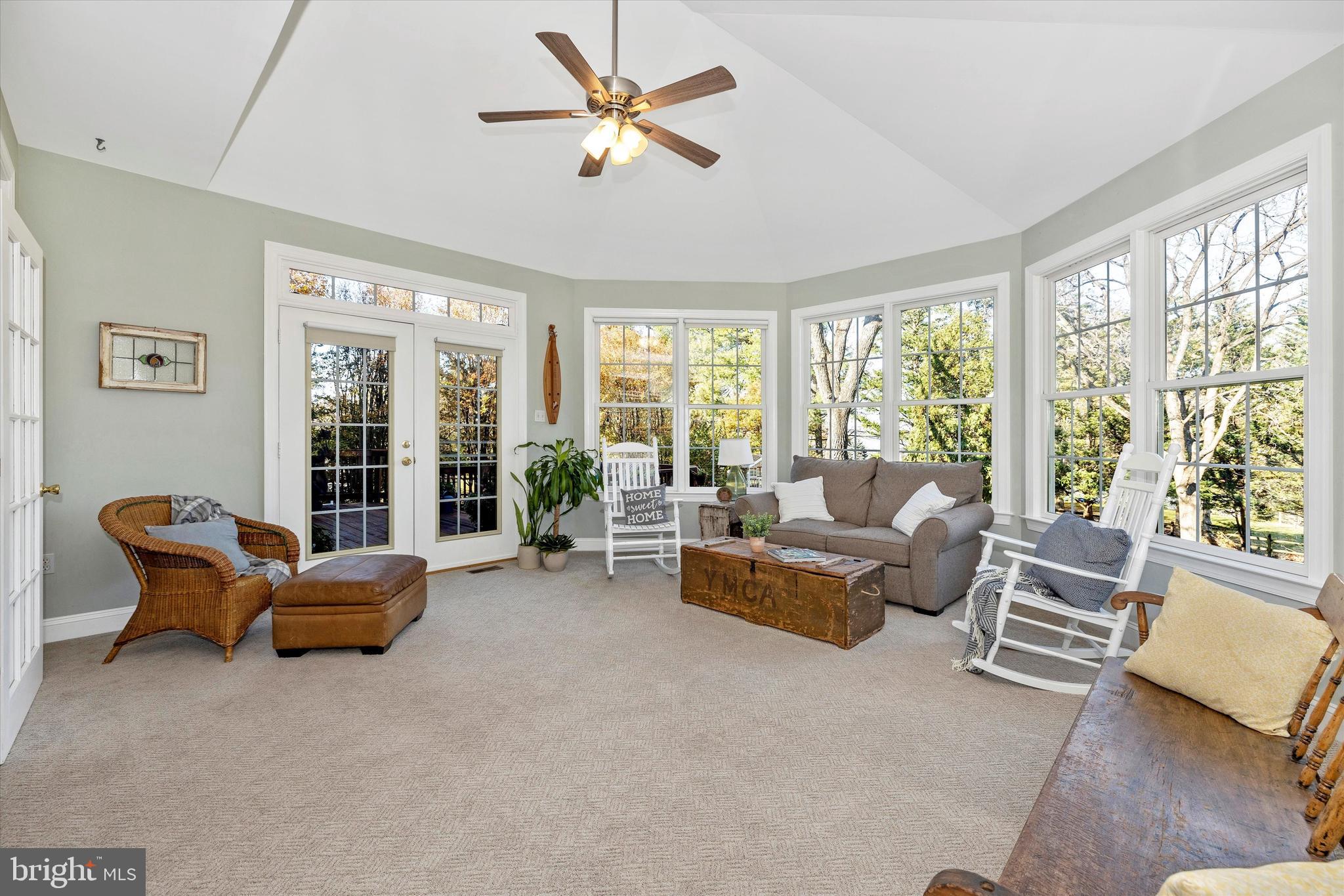 ROUND HILL - Residential