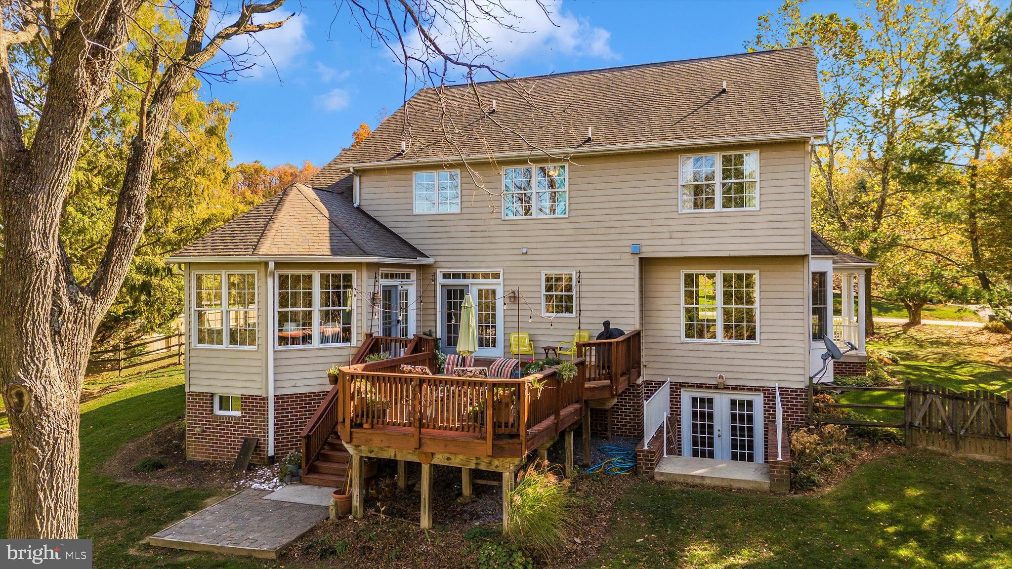 ROUND HILL - Residential