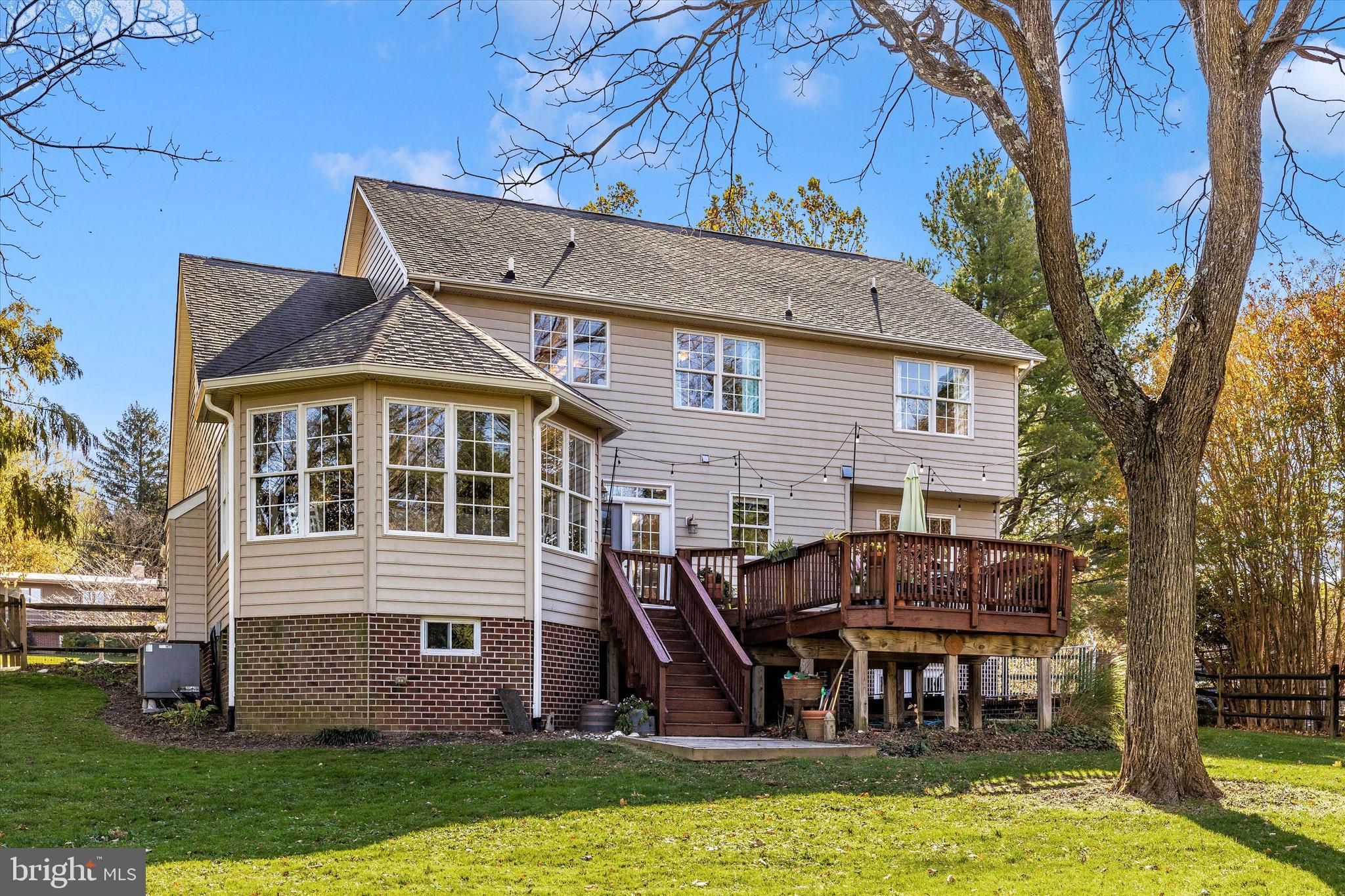 ROUND HILL - Residential