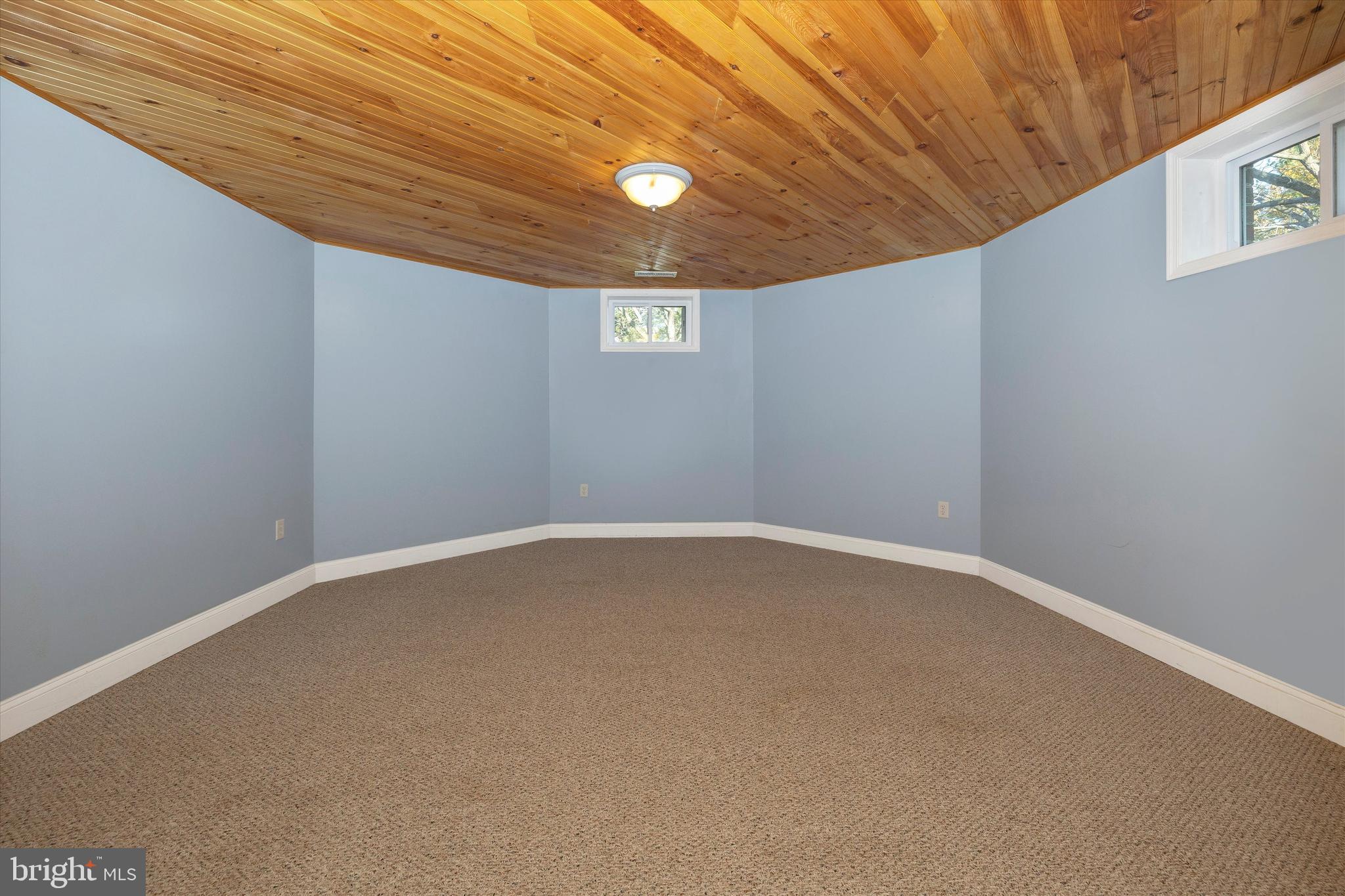 ROUND HILL - Residential