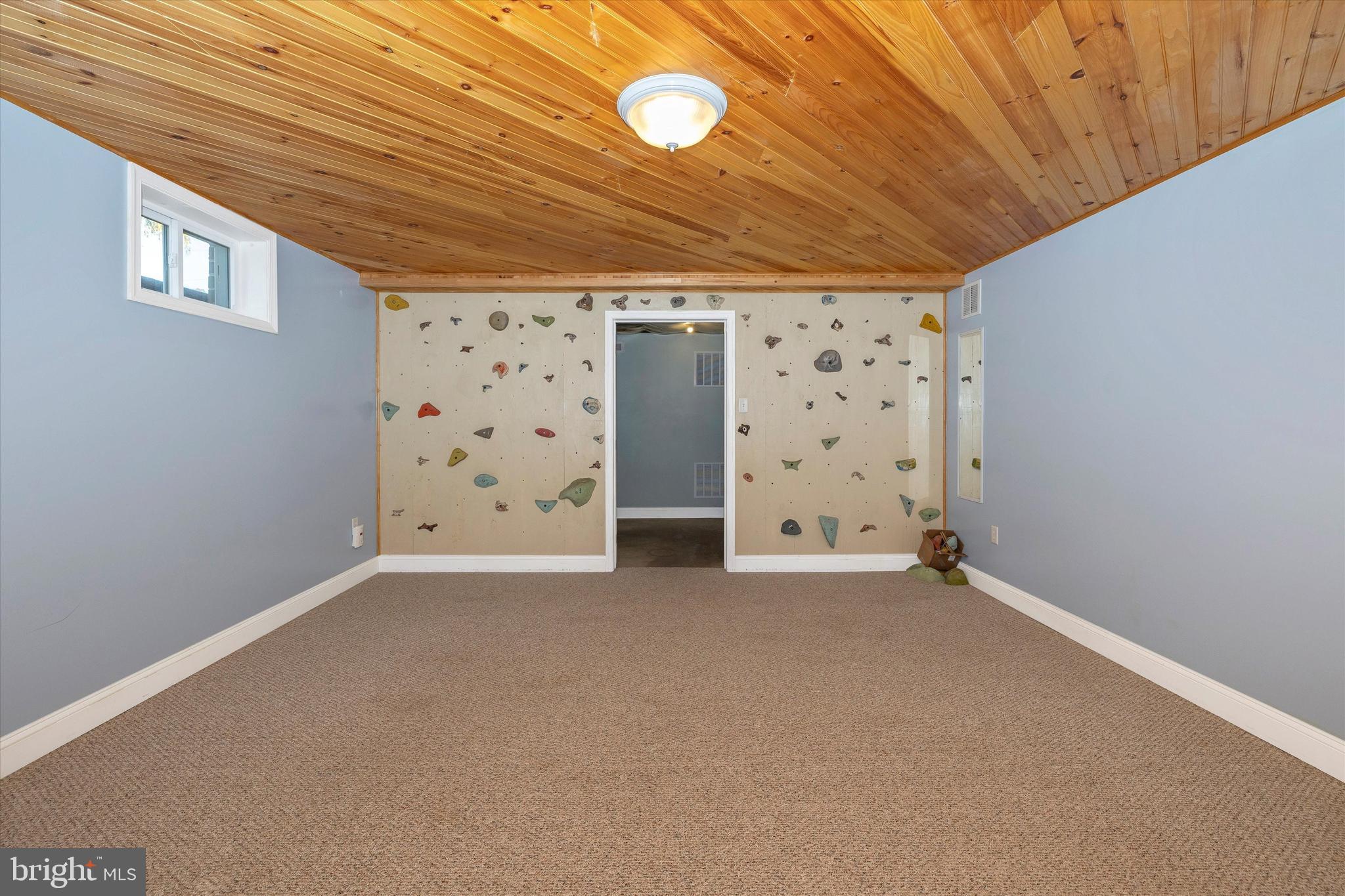 ROUND HILL - Residential