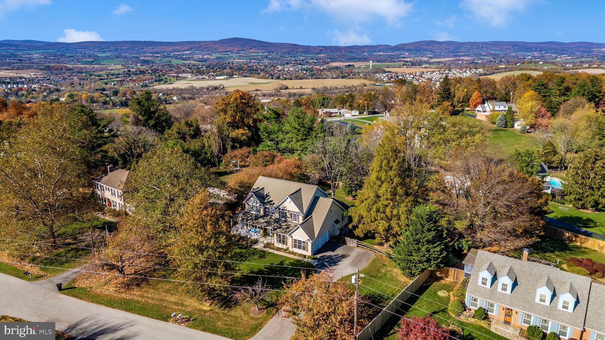 ROUND HILL - Residential