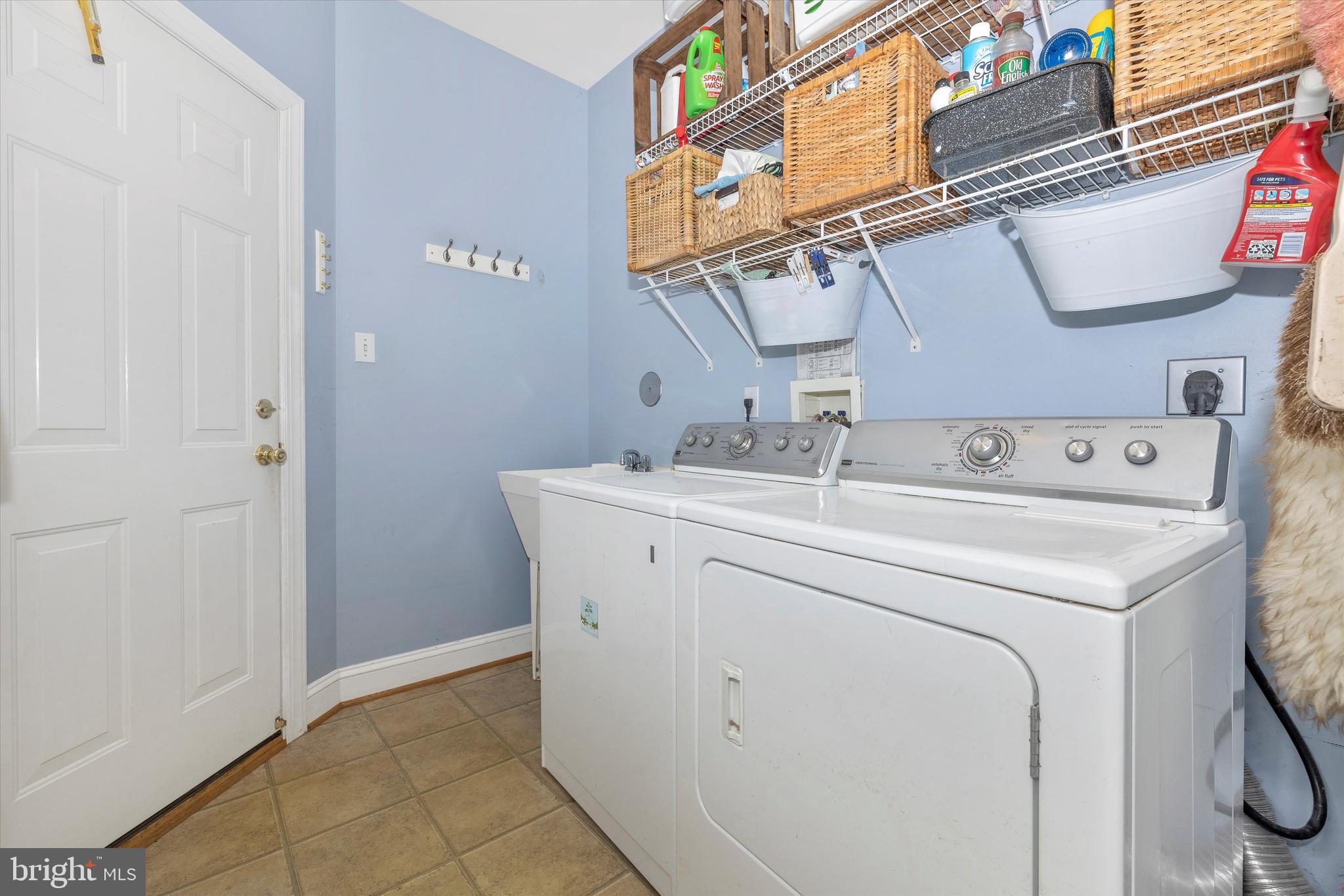 ROUND HILL - Residential