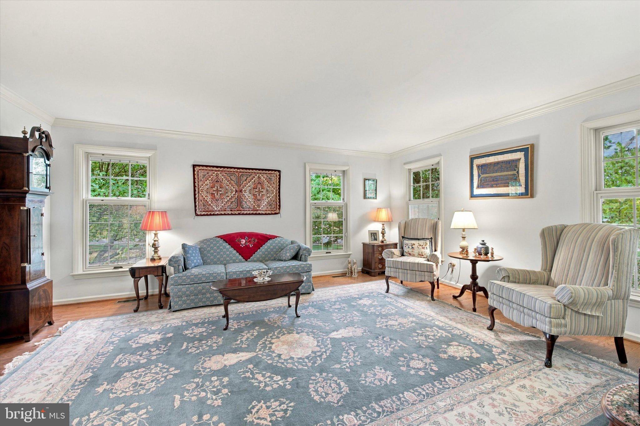 10 MANOR LANE