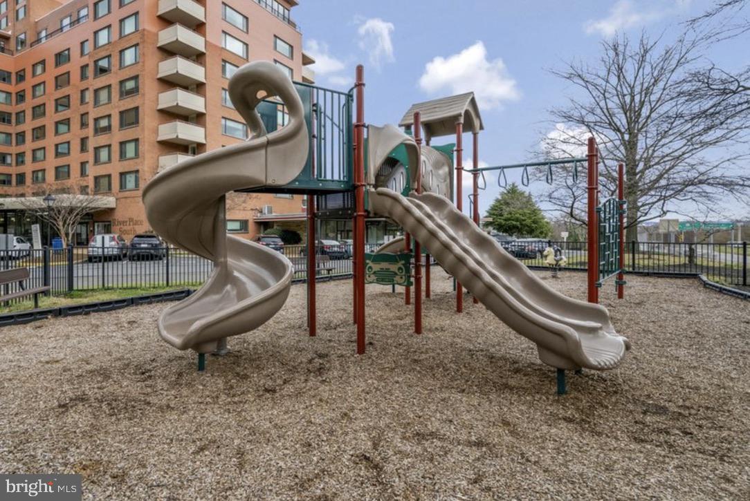 1111 ARLINGTON BOULEVARD 901