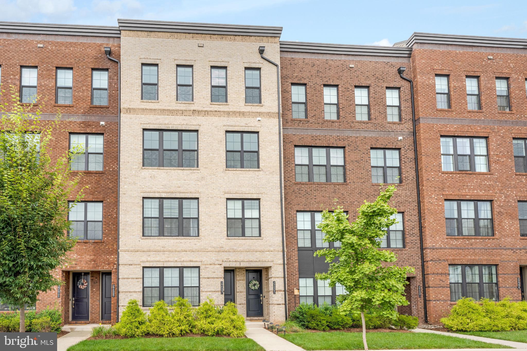 METRO WALK AT MOOREFIELD STATION - Residential Lease