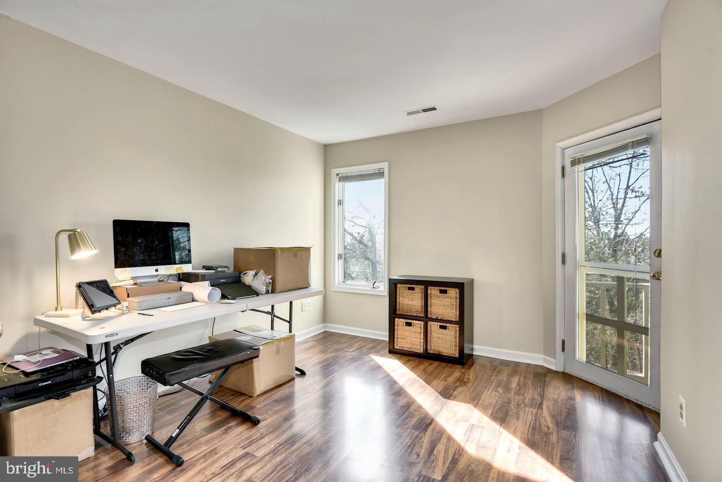 FAIR LAKES - Residential Lease