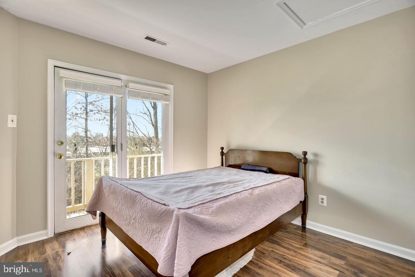 FAIR LAKES - Residential Lease