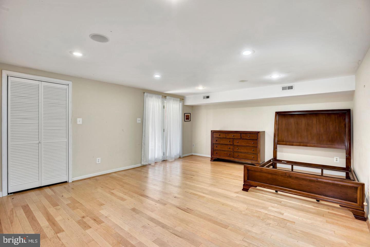 FAIR LAKES - Residential Lease