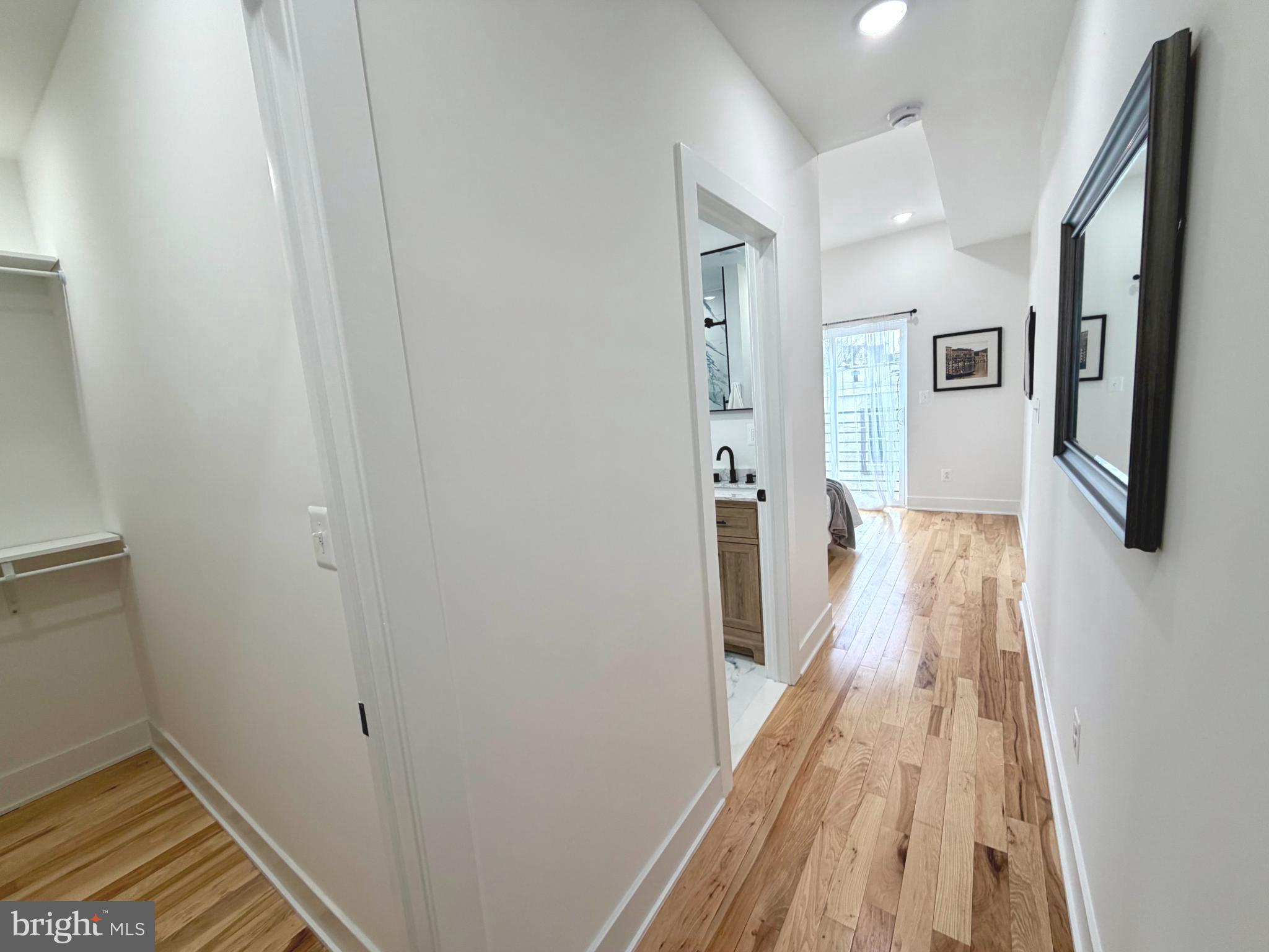 SQUIRREL HILL - Residential