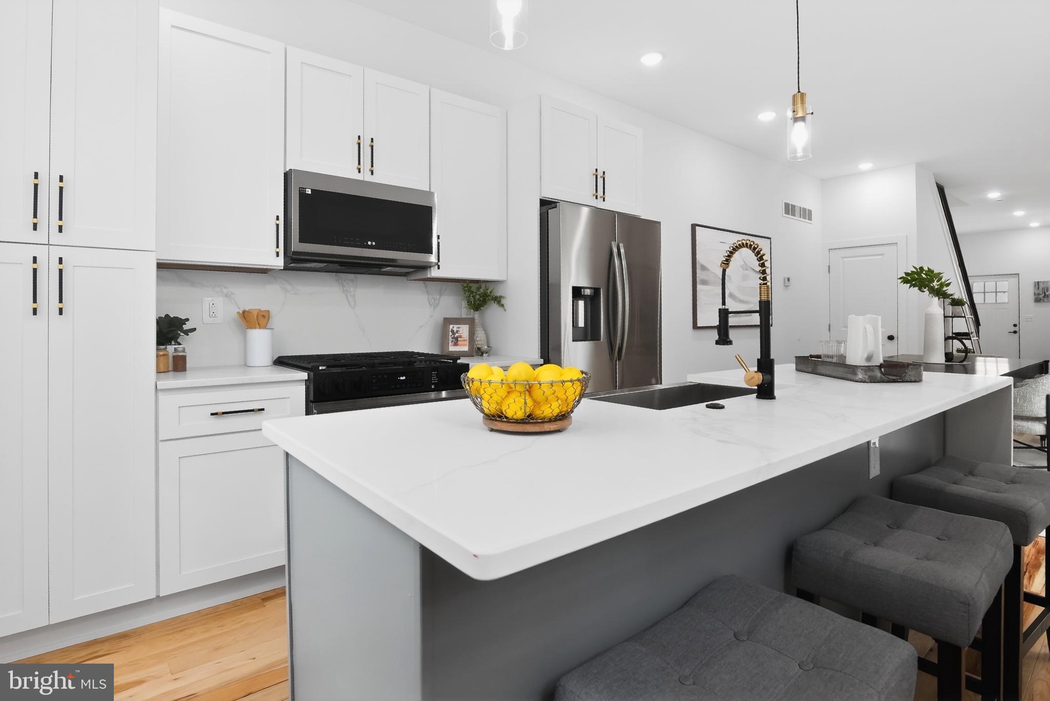 SQUIRREL HILL - Residential