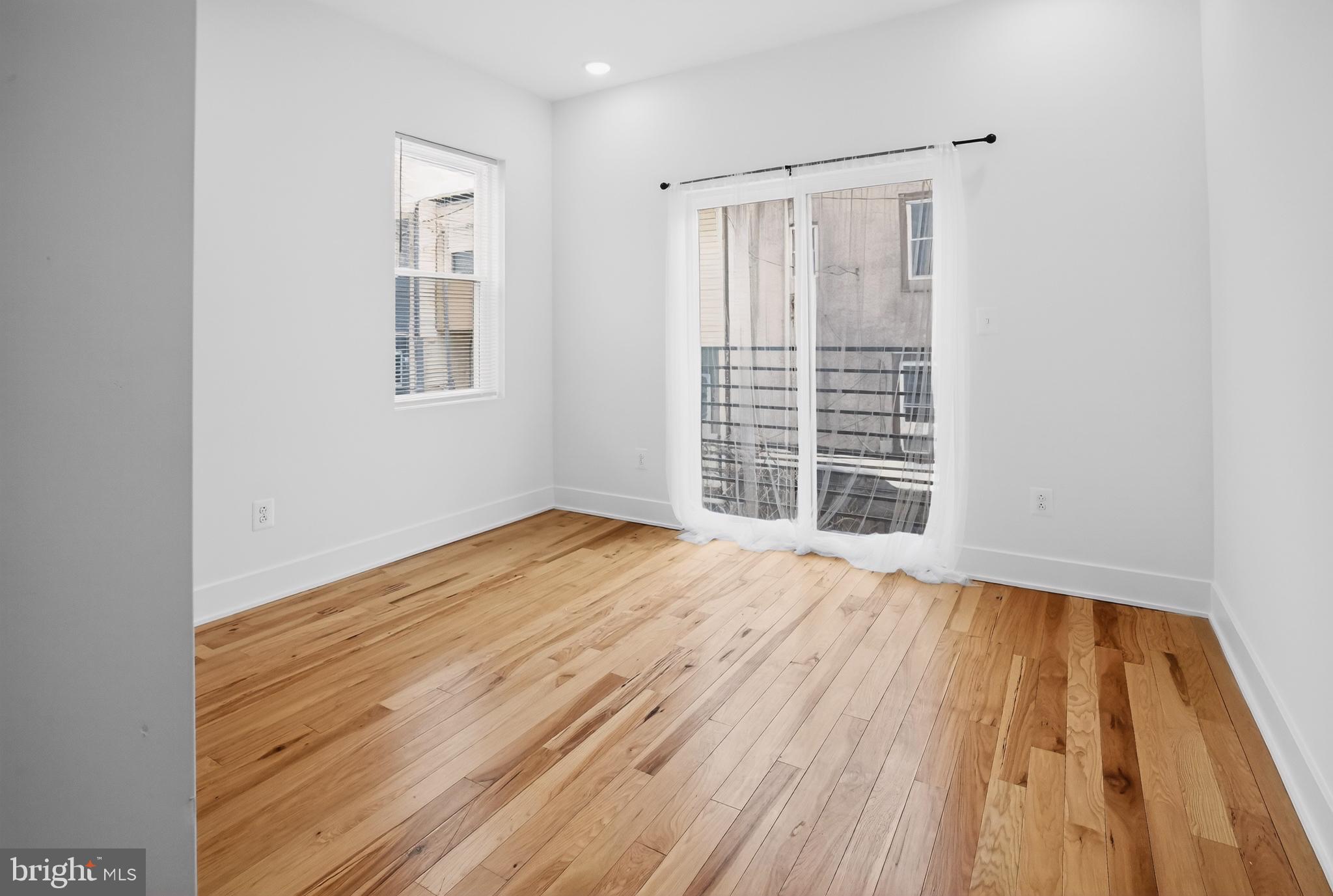 SQUIRREL HILL - Residential