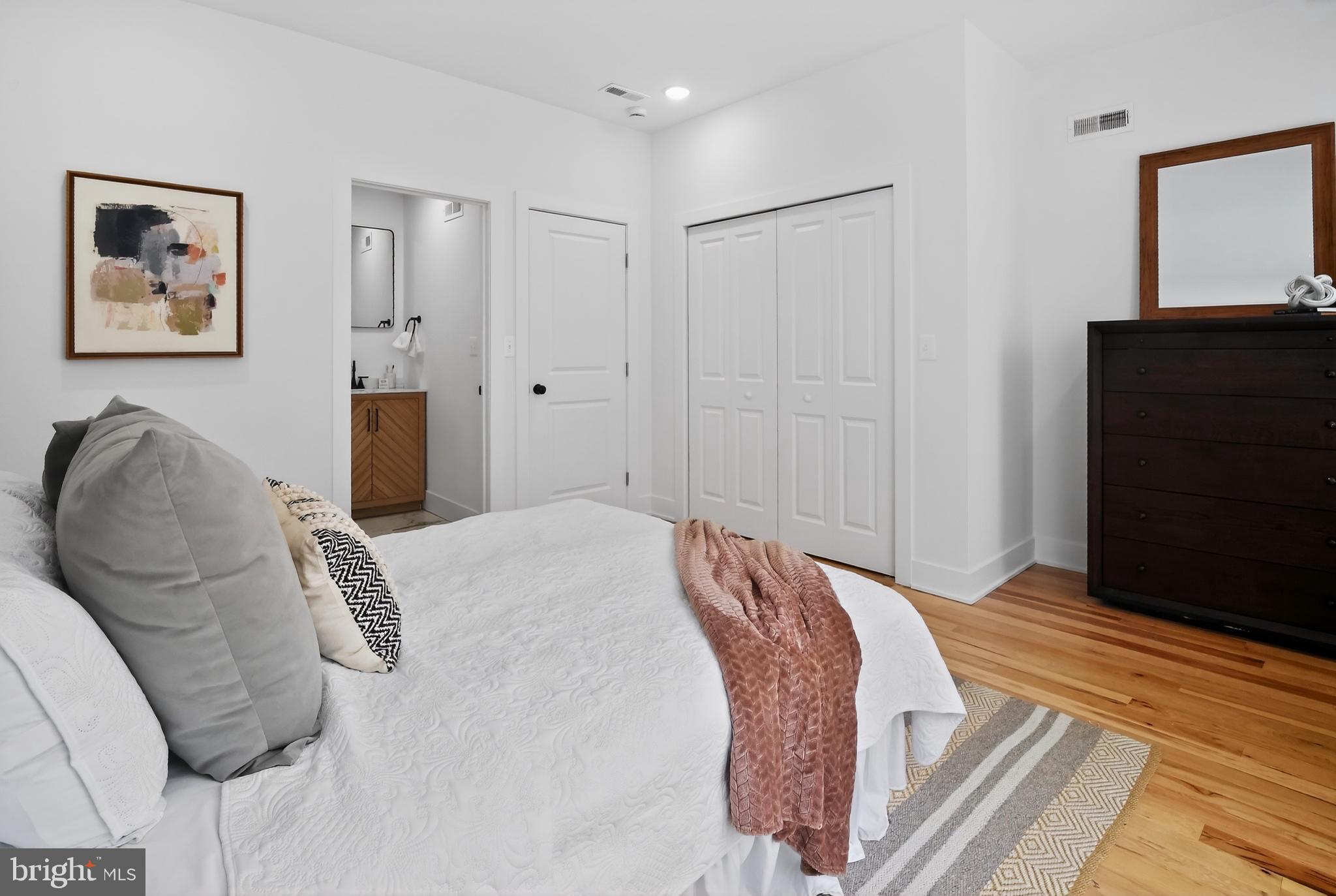 SQUIRREL HILL - Residential