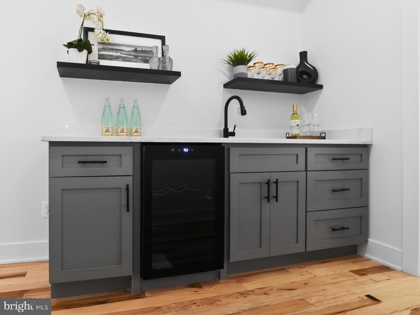 SQUIRREL HILL - Residential