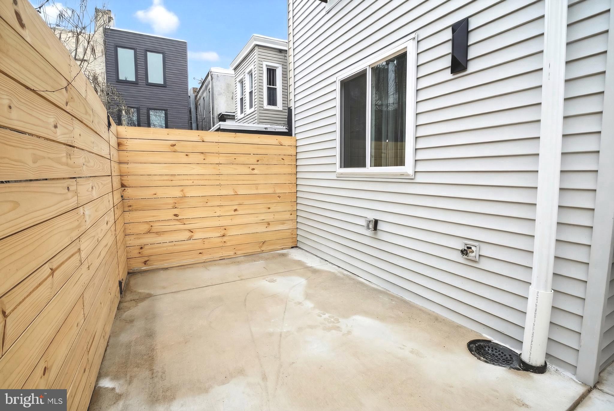 SQUIRREL HILL - Residential