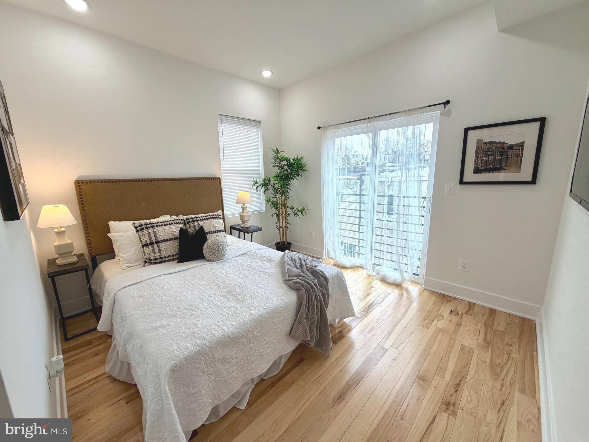 SQUIRREL HILL - Residential