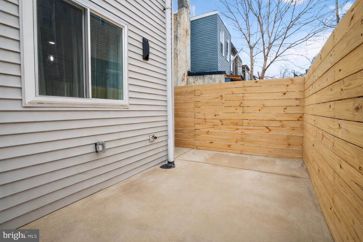 SQUIRREL HILL - Residential