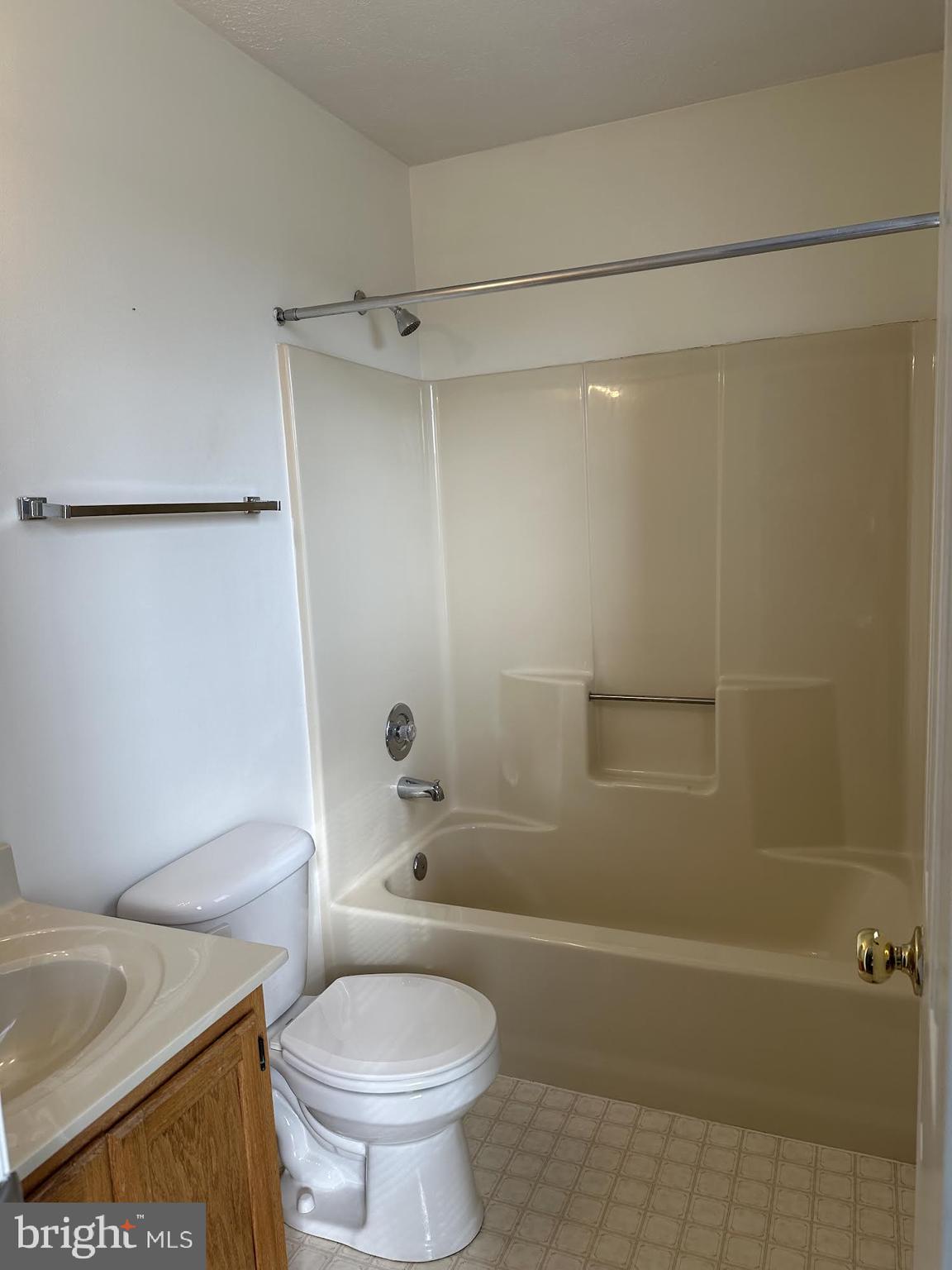 SOUTHRIDGE TOWNHOUSES - Residential Lease