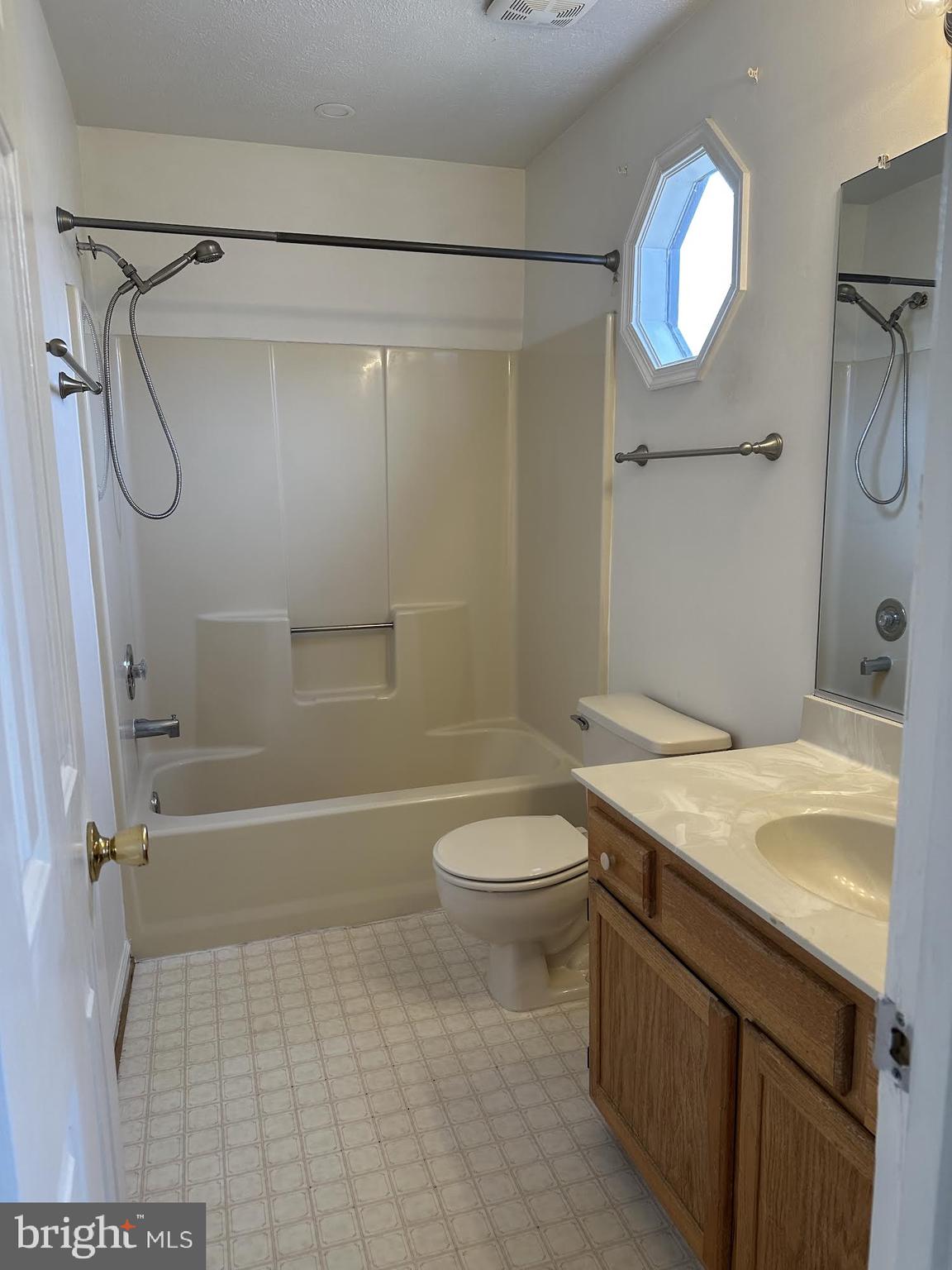SOUTHRIDGE TOWNHOUSES - Residential Lease