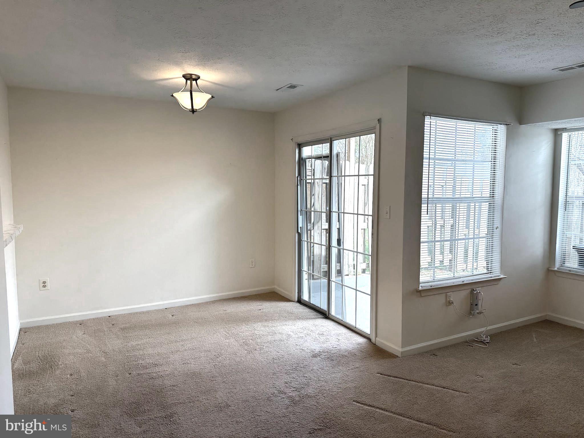 SOUTHRIDGE TOWNHOUSES - Residential Lease