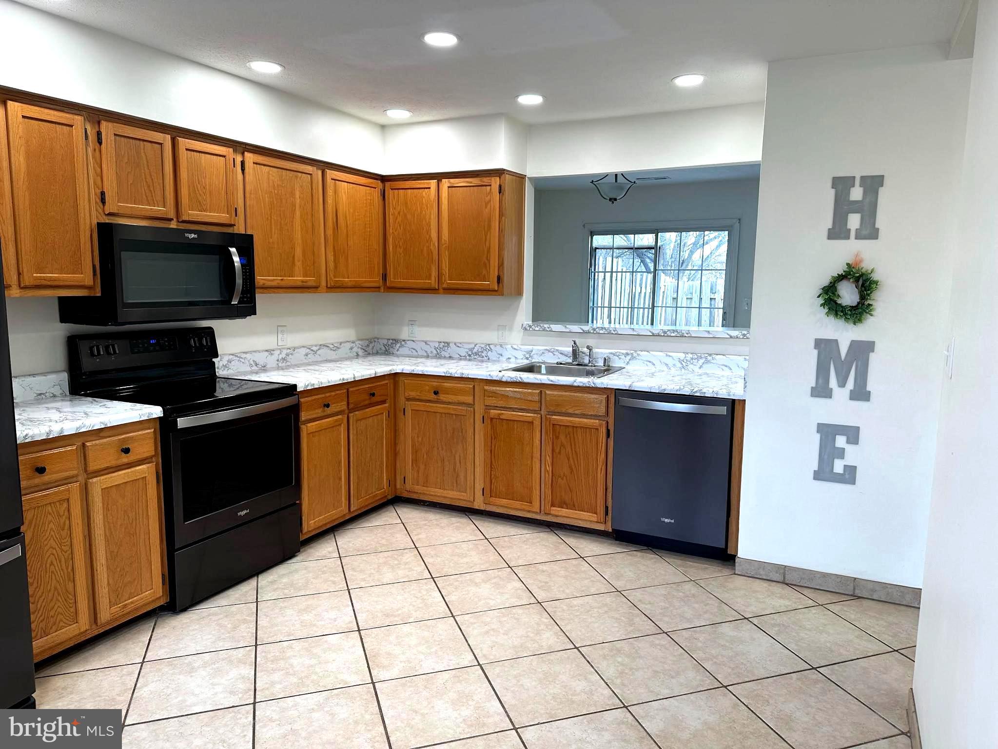 SOUTHRIDGE TOWNHOUSES - Residential Lease