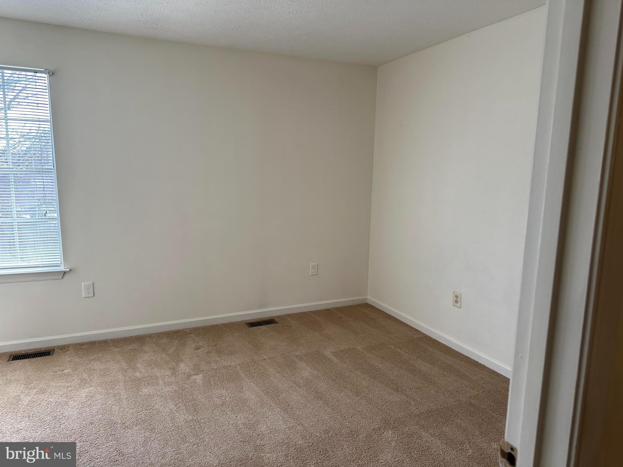 SOUTHRIDGE TOWNHOUSES - Residential Lease