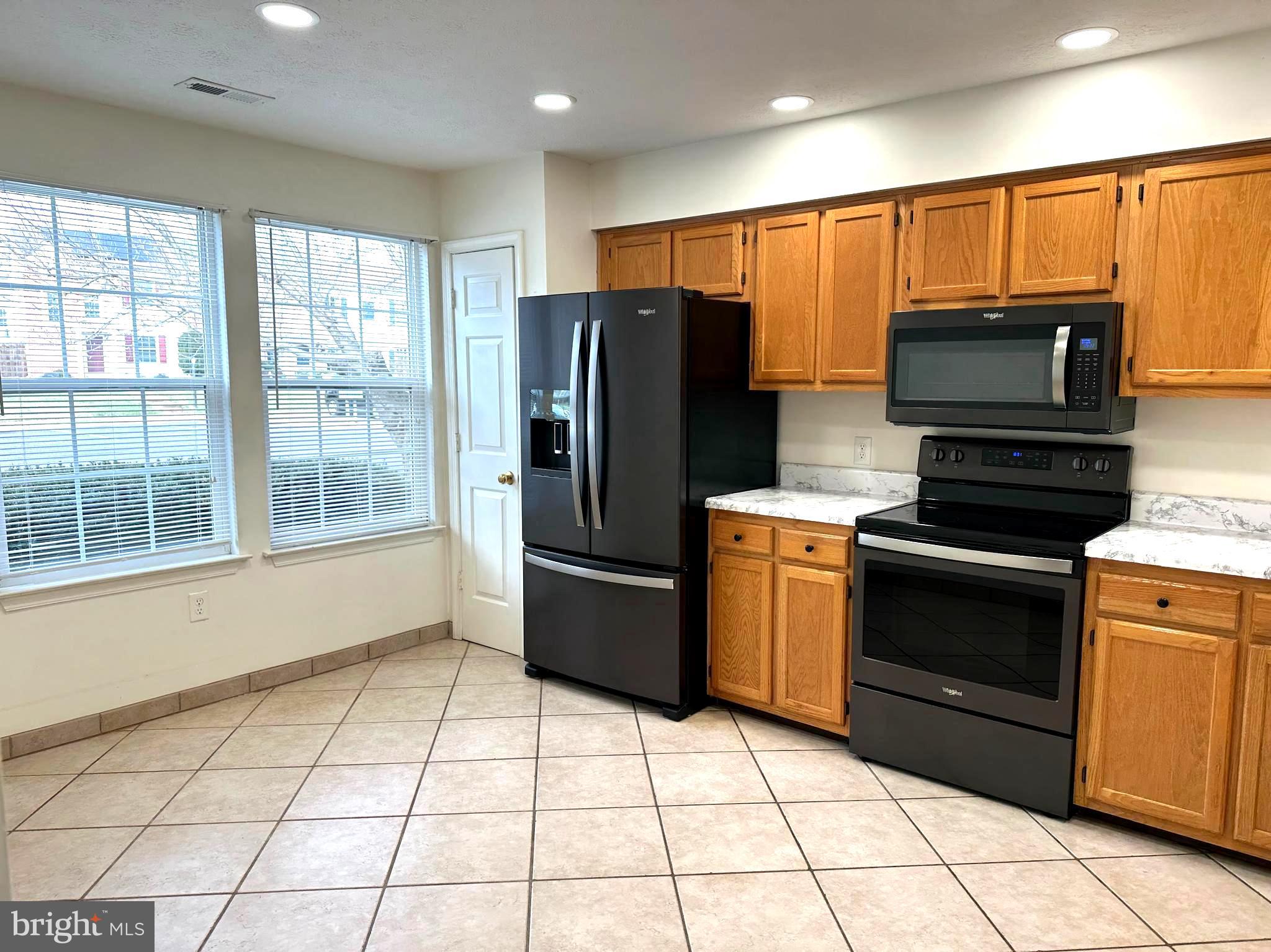 SOUTHRIDGE TOWNHOUSES - Residential Lease