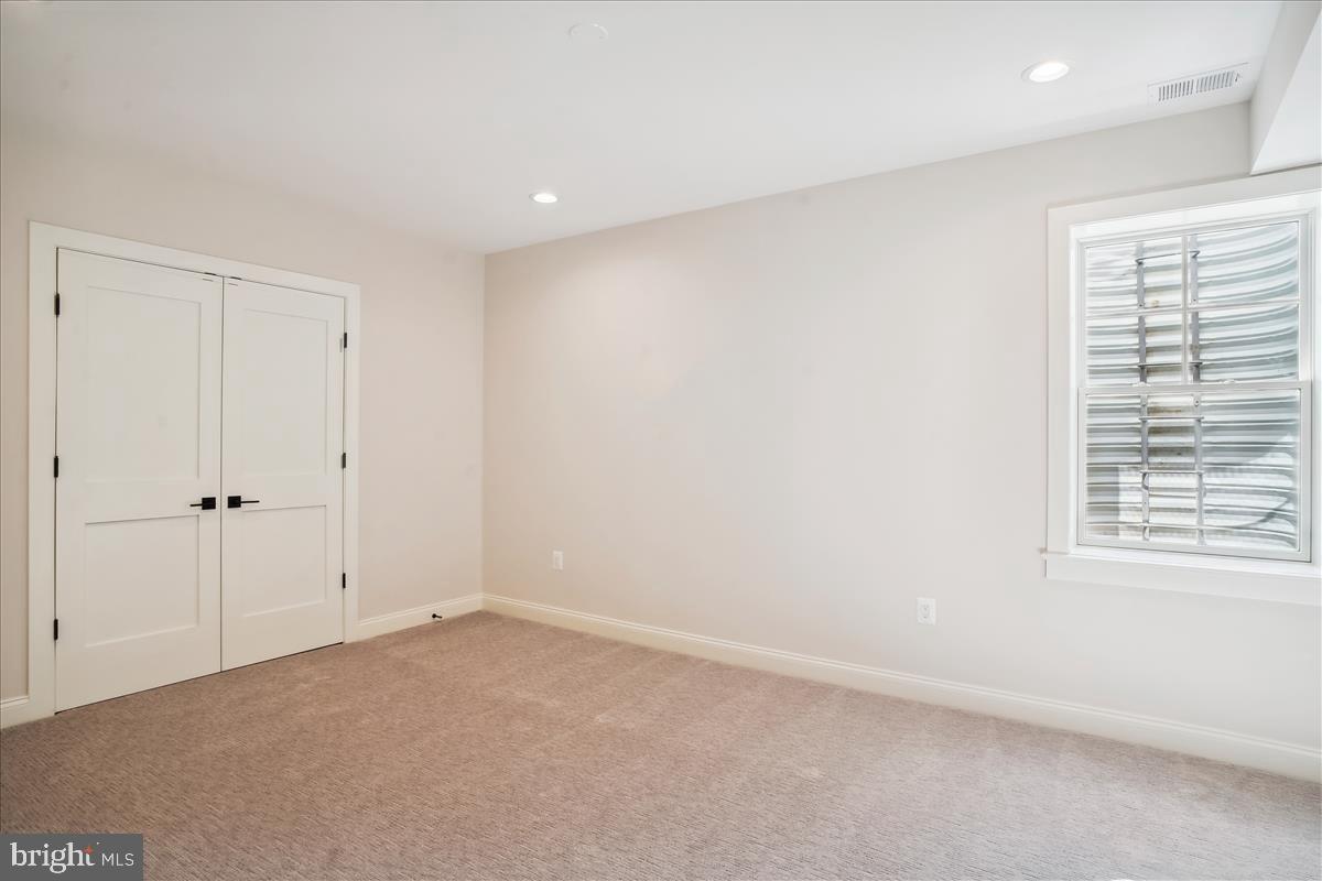 GLENBROOK KNOLLS - Residential