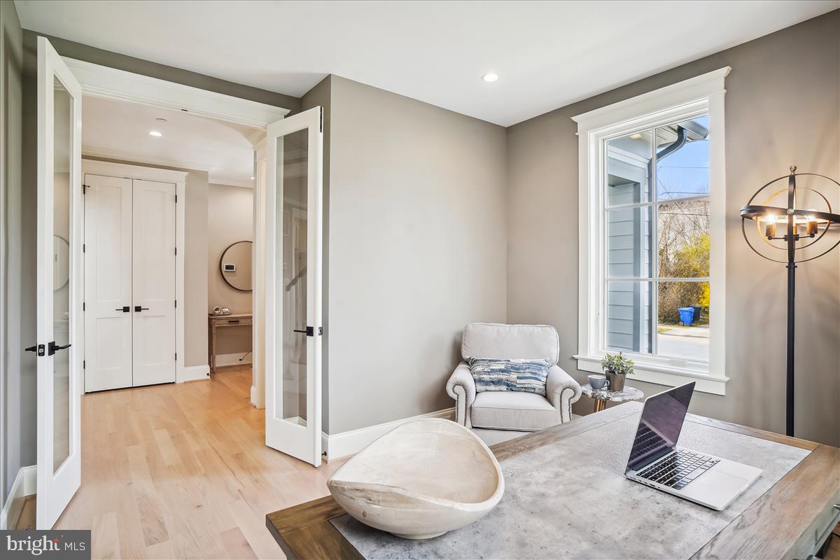 GLENBROOK KNOLLS - Residential