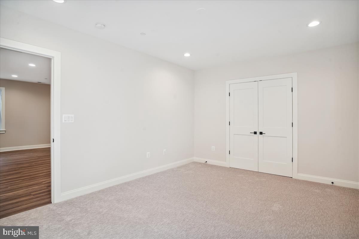 GLENBROOK KNOLLS - Residential