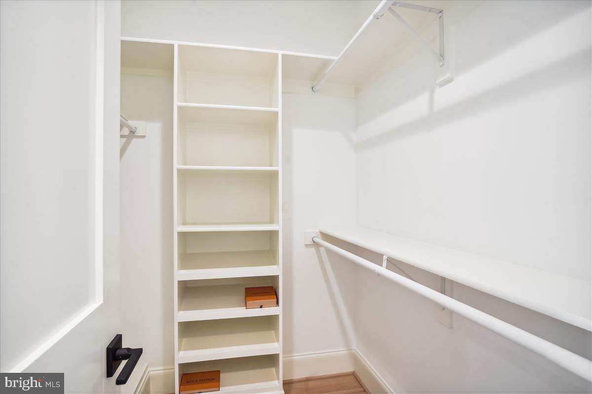 GLENBROOK KNOLLS - Residential