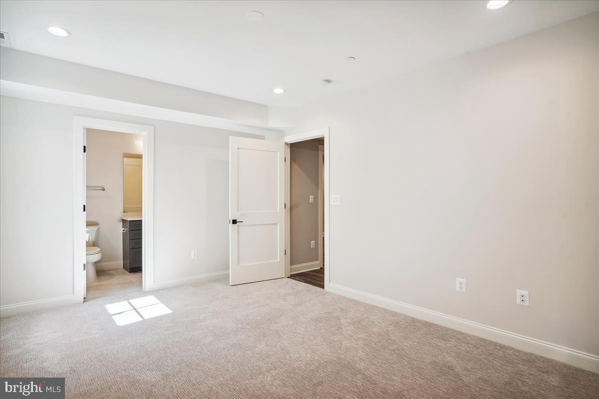 GLENBROOK KNOLLS - Residential