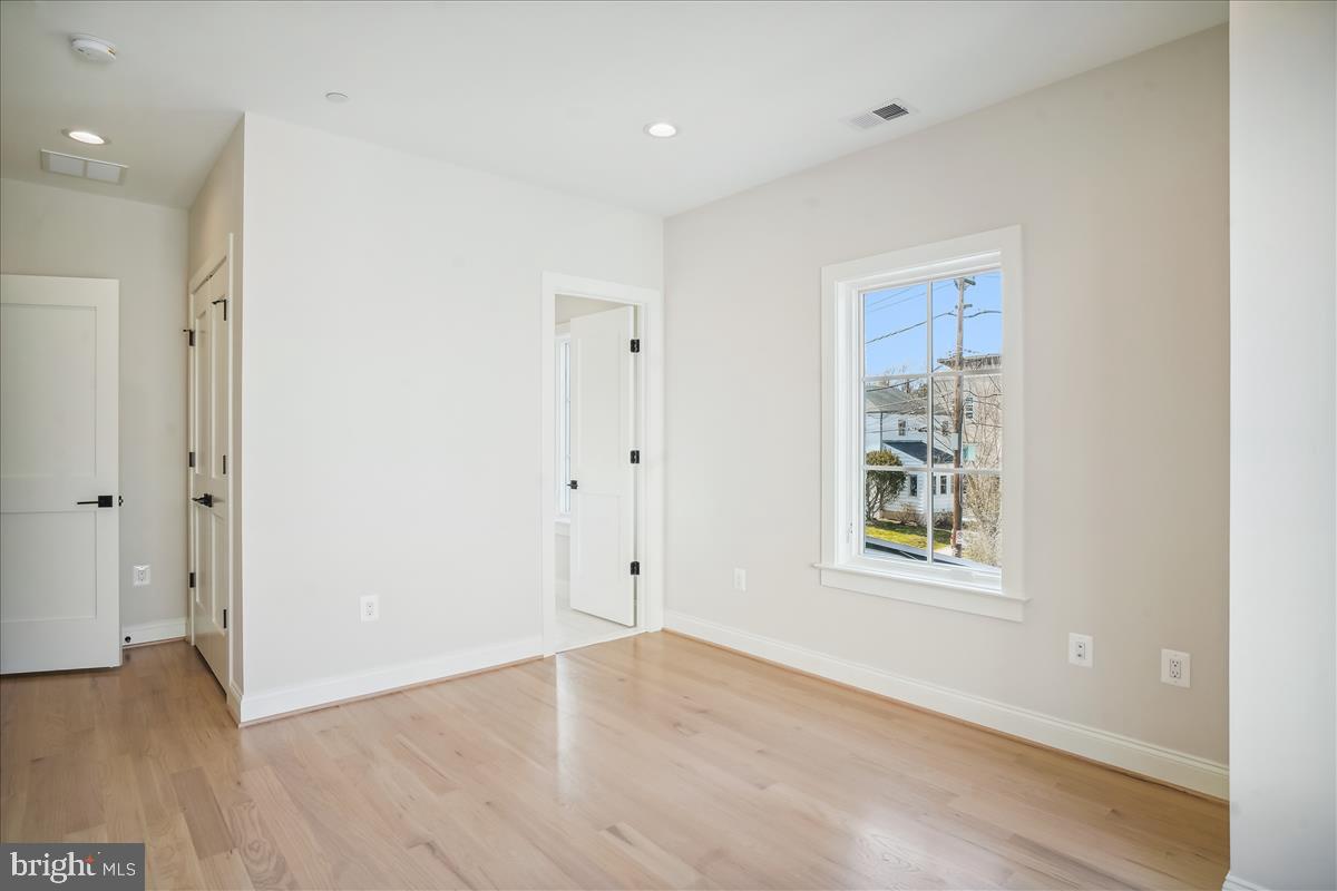 GLENBROOK KNOLLS - Residential