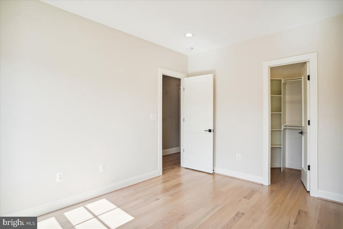 GLENBROOK KNOLLS - Residential