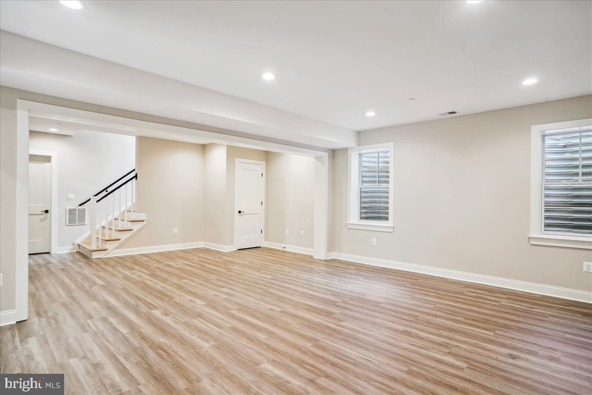 GLENBROOK KNOLLS - Residential