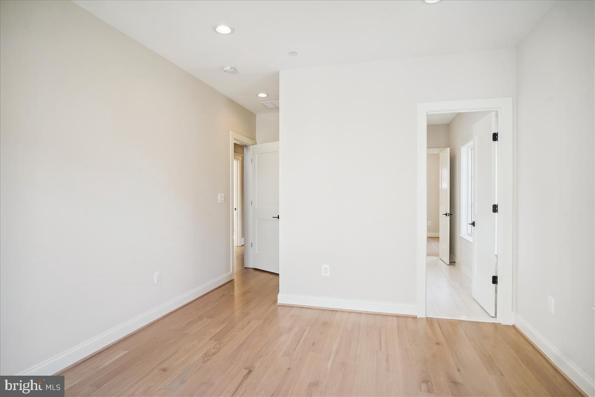 GLENBROOK KNOLLS - Residential