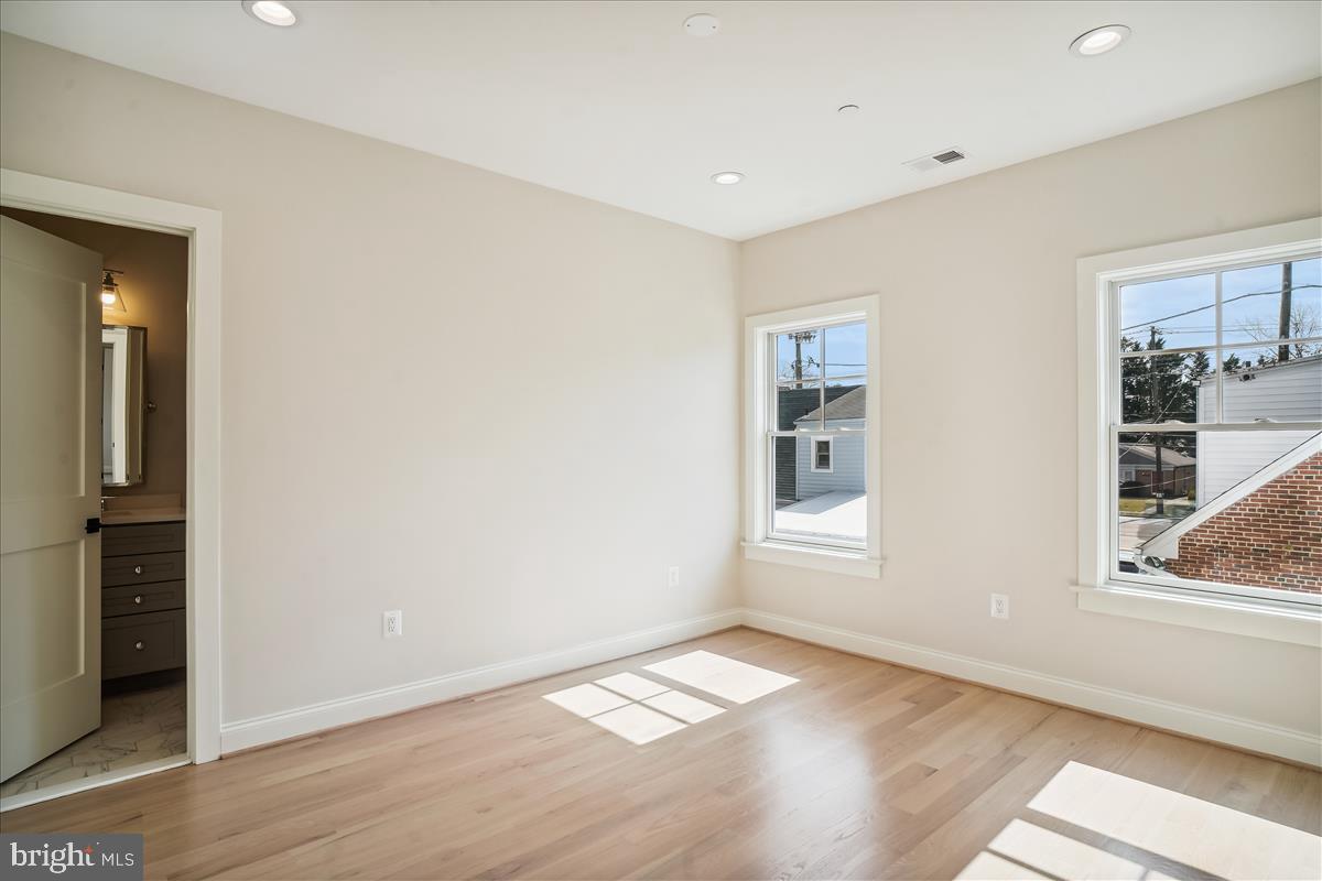 GLENBROOK KNOLLS - Residential