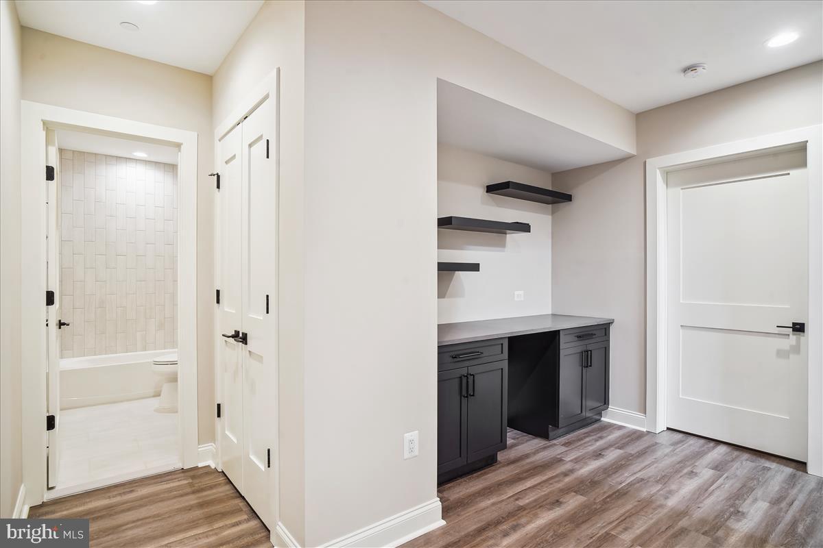 GLENBROOK KNOLLS - Residential