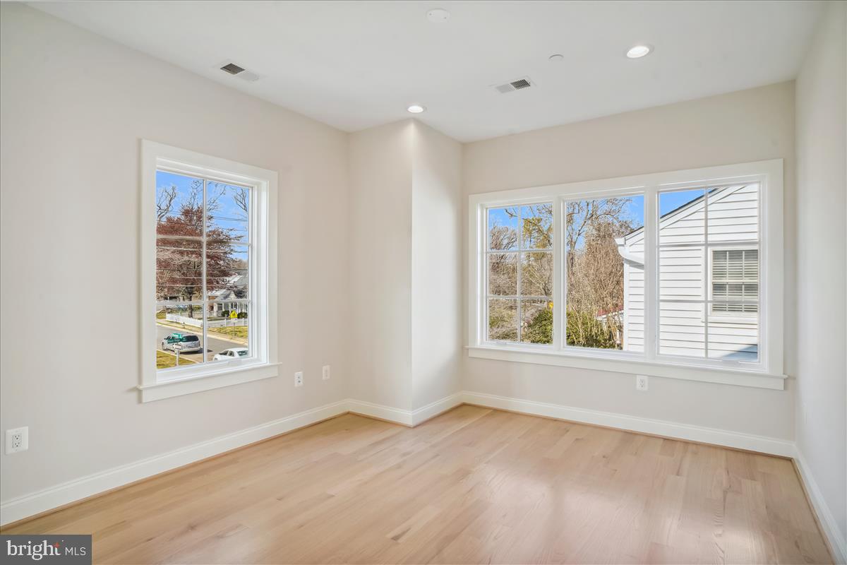 GLENBROOK KNOLLS - Residential