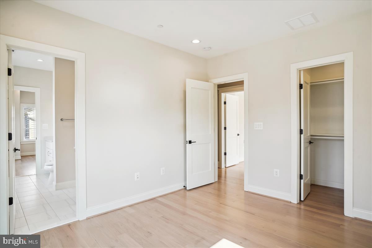 GLENBROOK KNOLLS - Residential