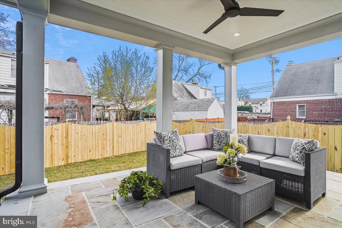 GLENBROOK KNOLLS - Residential