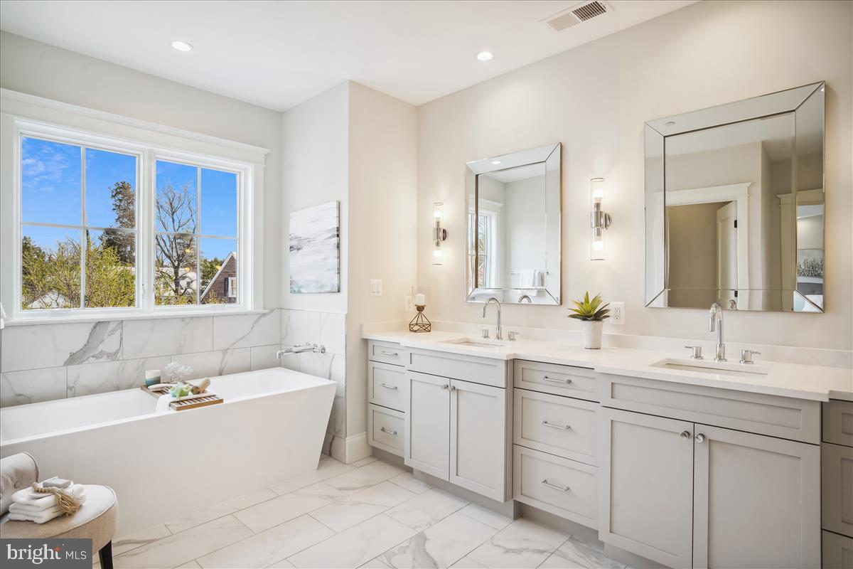 GLENBROOK KNOLLS - Residential