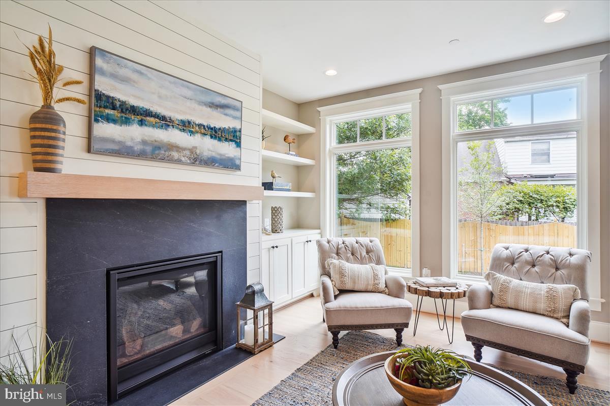 GLENBROOK KNOLLS - Residential