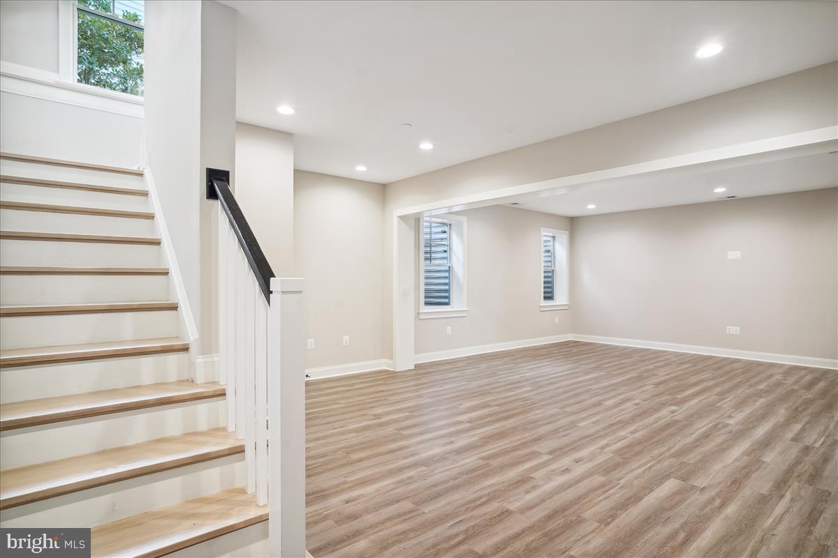 GLENBROOK KNOLLS - Residential