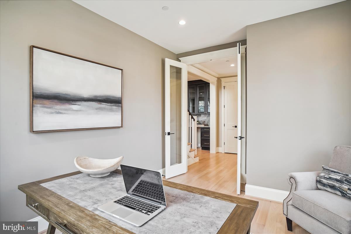 GLENBROOK KNOLLS - Residential