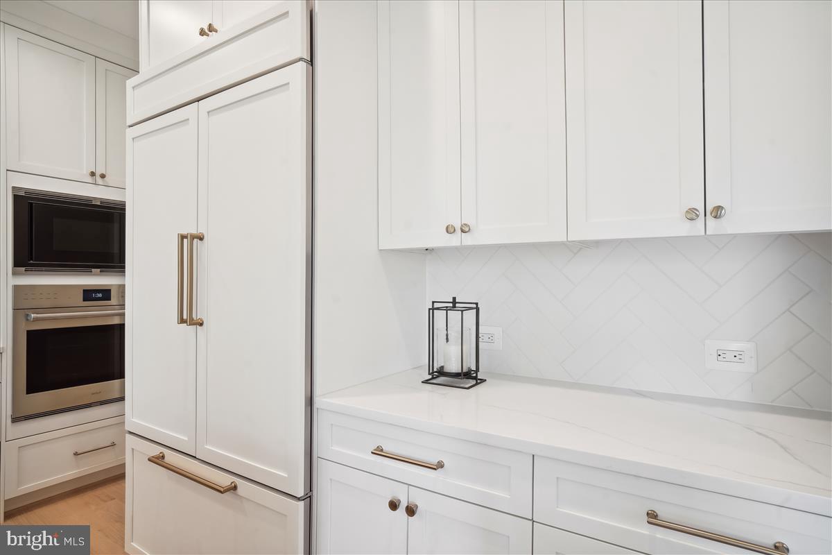 GLENBROOK KNOLLS - Residential