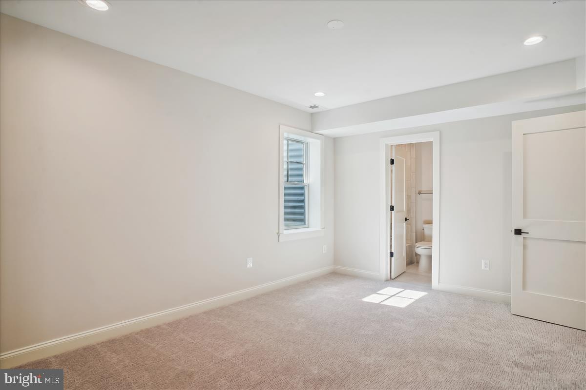 GLENBROOK KNOLLS - Residential