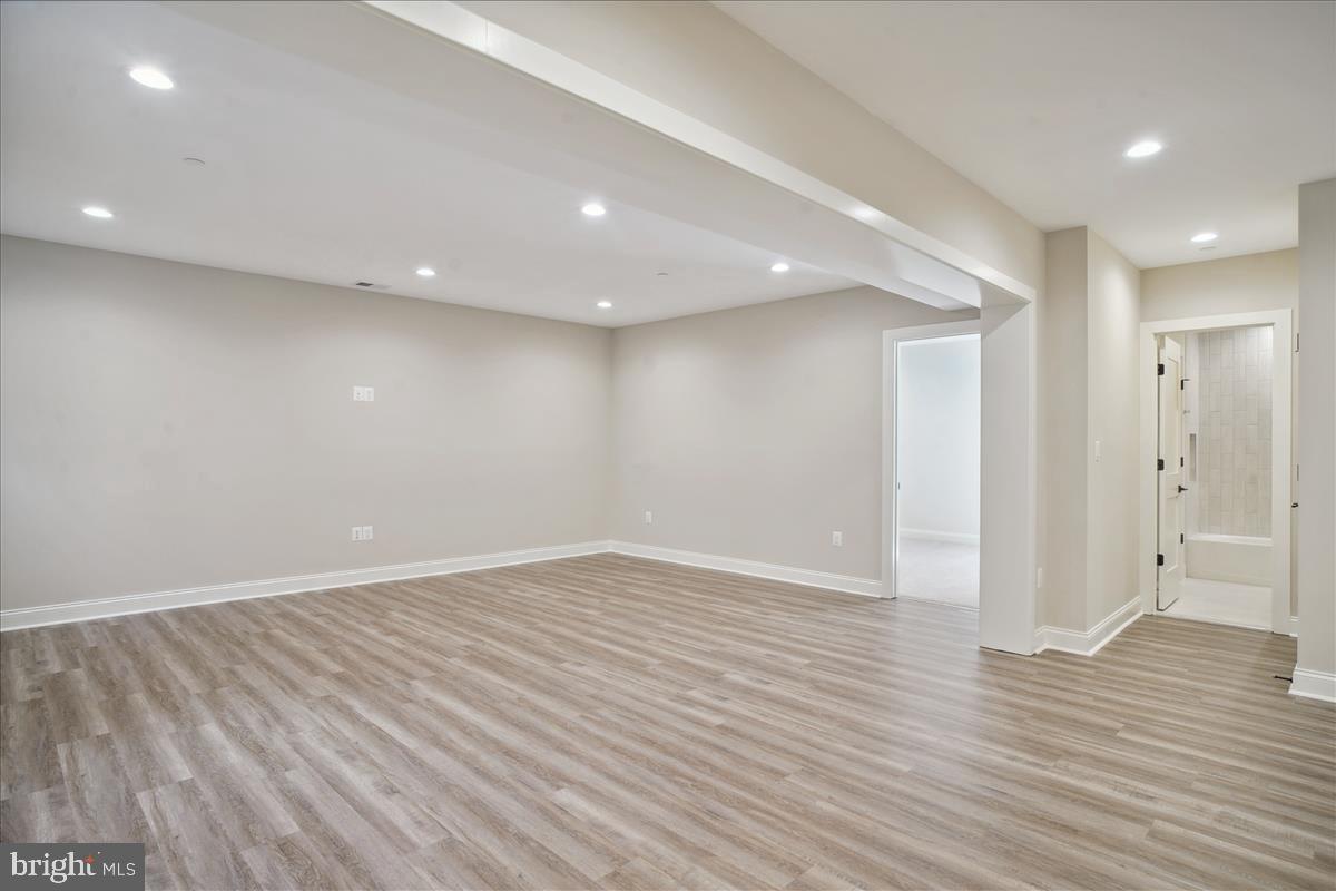 GLENBROOK KNOLLS - Residential