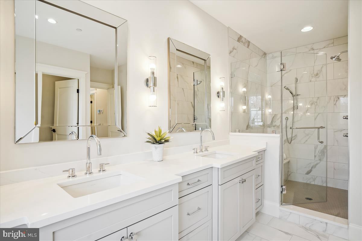 GLENBROOK KNOLLS - Residential