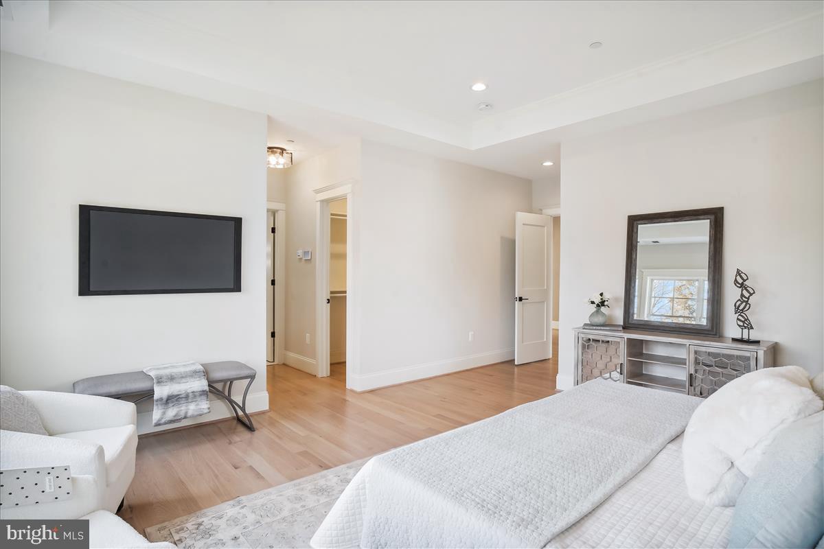 GLENBROOK KNOLLS - Residential